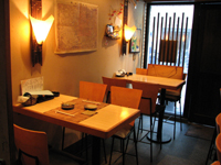 堺筋本町の日本紐釦の側の居酒屋【京のおばんざい小町】店内写真3(テーブル)